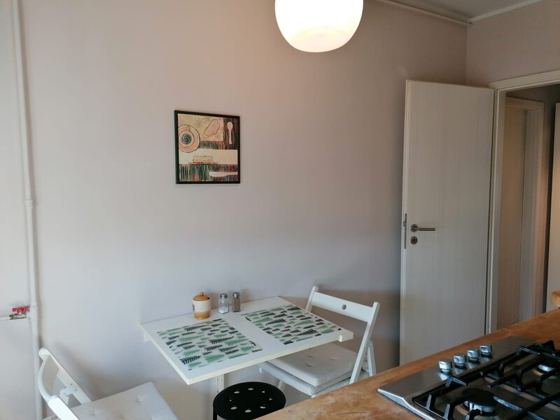 Piata Unirii, Calea Calarasilor, chiar la Sfanta Vineri,