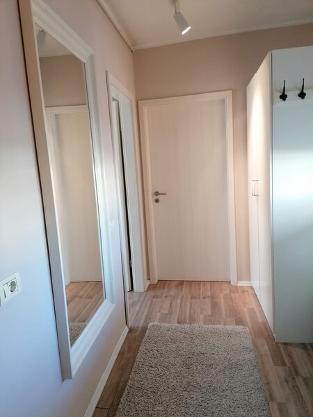 Piata Unirii, Calea Calarasilor, chiar la Sfanta Vineri,