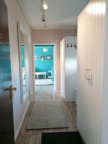 Piata Unirii, Calea Calarasilor, chiar la Sfanta Vineri,