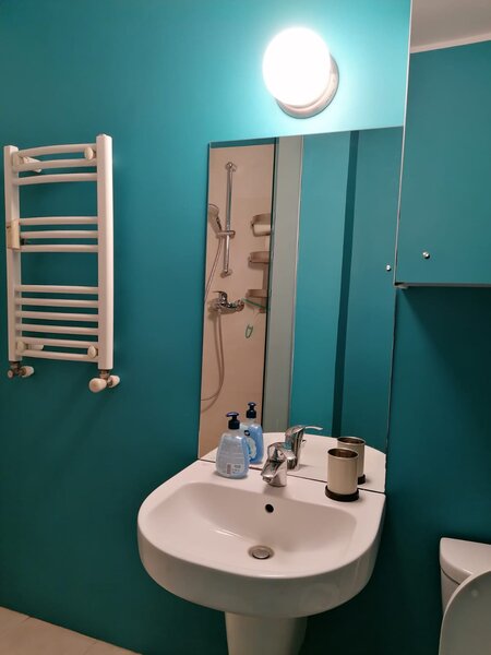 Piata Unirii, Calea Calarasilor, chiar la Sfanta Vineri,